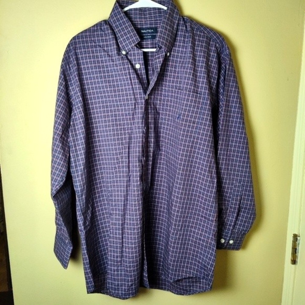 NAUTICA Wrinkle Resistant Plaid Wear to Work Shirt, fits sizes M and L